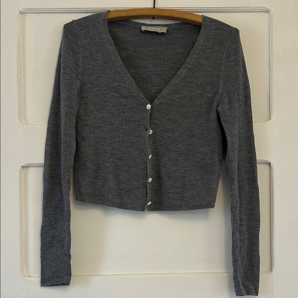 Everlane Gray Ribbed Knit Top - V-Neck Button cropped Cardigan
